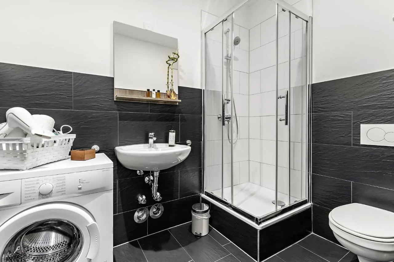 Apartment Luxomes - New Central Design Studio - Kitchen - Parking Ingolstadt