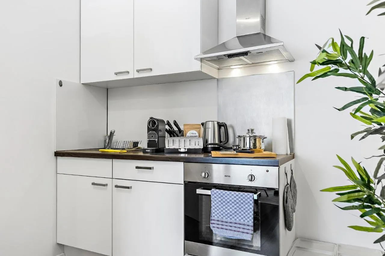 Luxomes - New Central Design Studio - Kitchen - Parking Ingolstadt