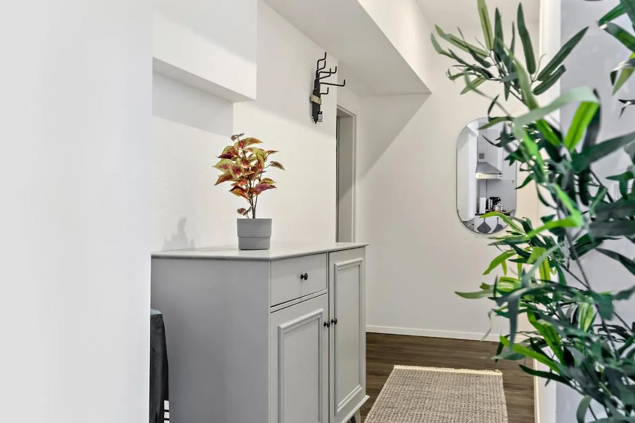 Luxomes - New Central Design Studio - Kitchen - Parking Ingolstadt Apartment