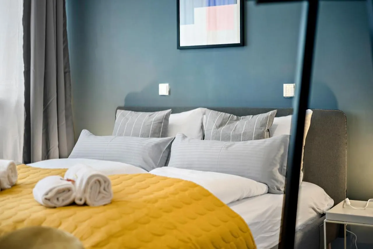 Apartment Luxomes - New Central Design Studio - Kitchen - Parking Ingolstadt Germany